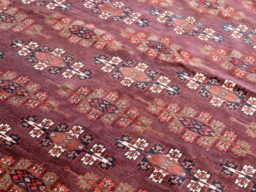 Turkmen Yomut Rug | 6' 10" x 10' 7"